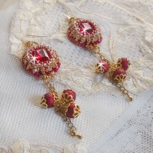 BO Nous Two ricamato con cabochon di cristallo Swarovski e perle, ganci per orecchie in oro 14 carati